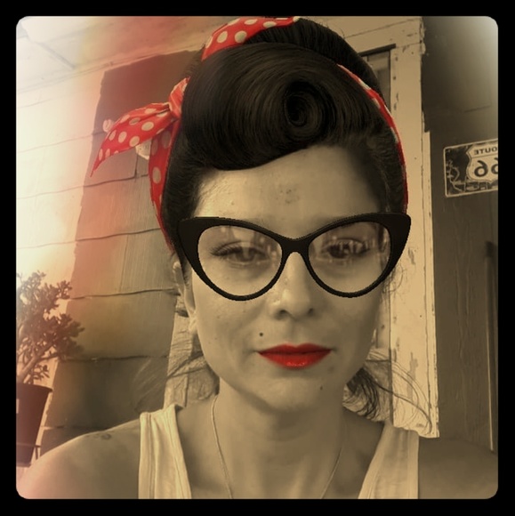 Poshing on Instagram now!! - Picture 1 of 1